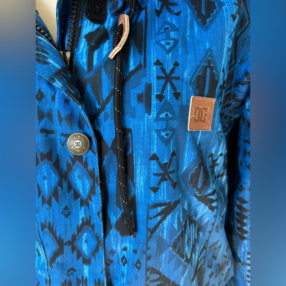 DC Snowboard Jacket - Picture 3 of 8